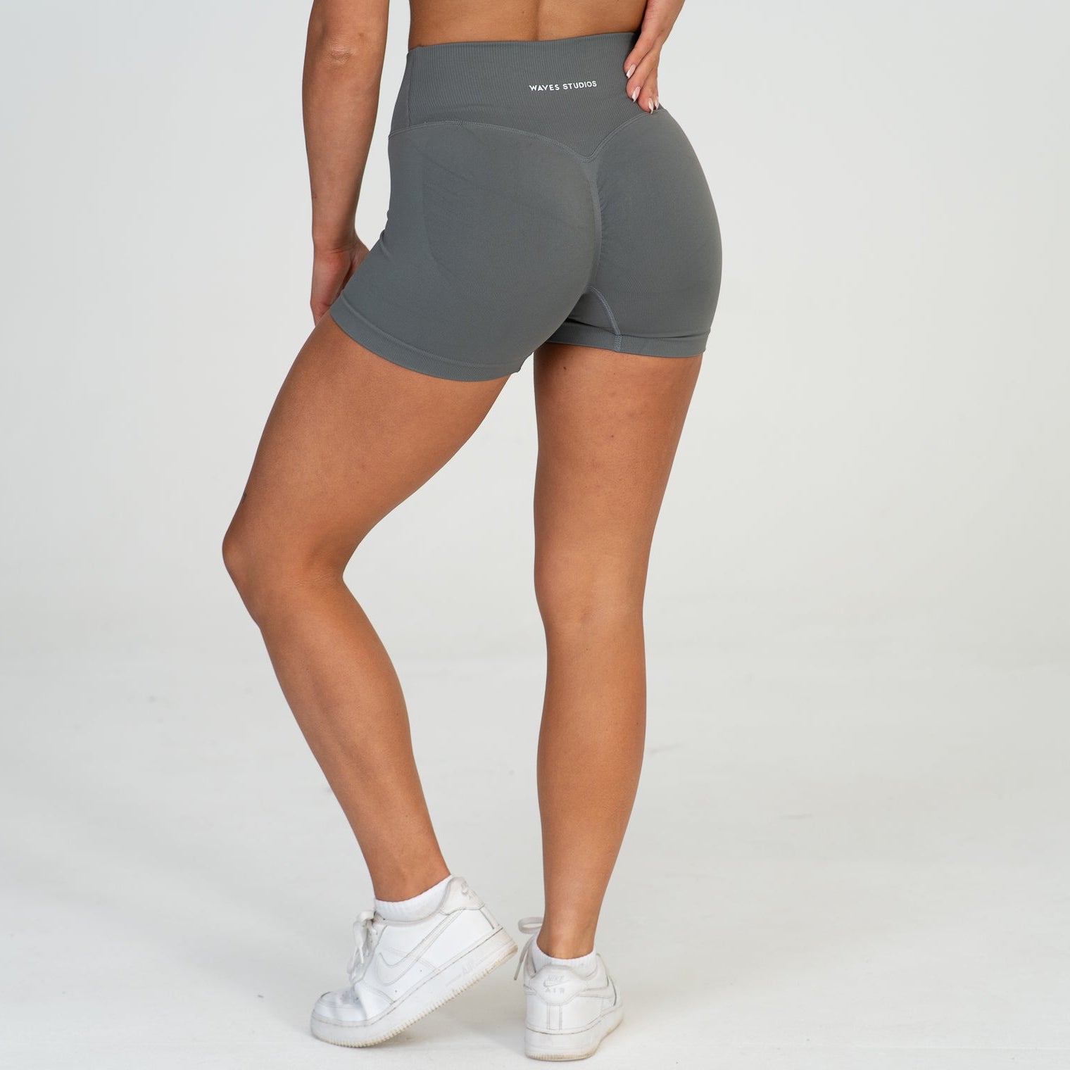 Crossover Seamless Scrunch Shorts