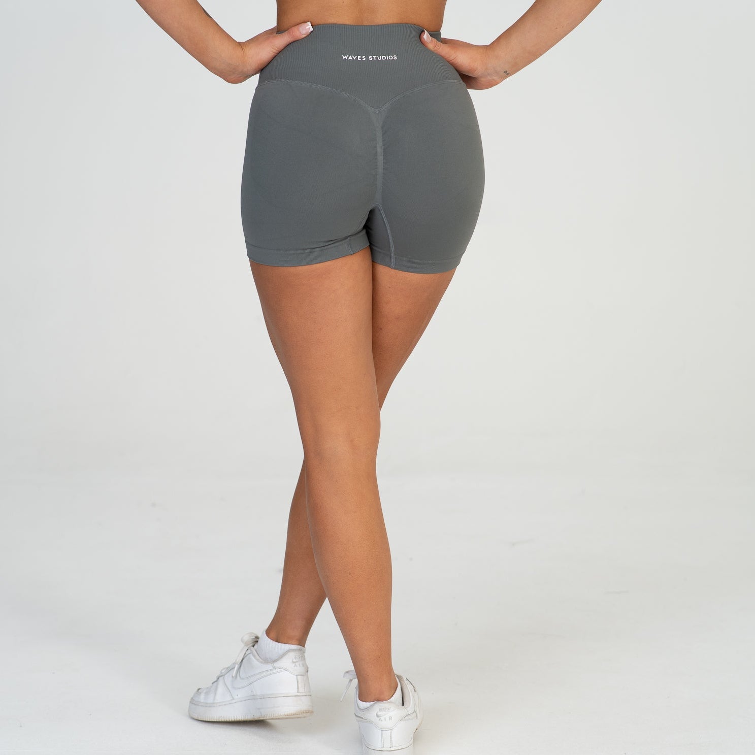 Crossover Seamless Scrunch Shorts