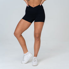 Crossover Seamless Scrunch Shorts