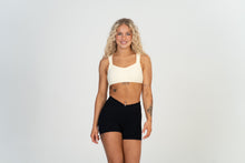 Crossover Seamless Scrunch Shorts